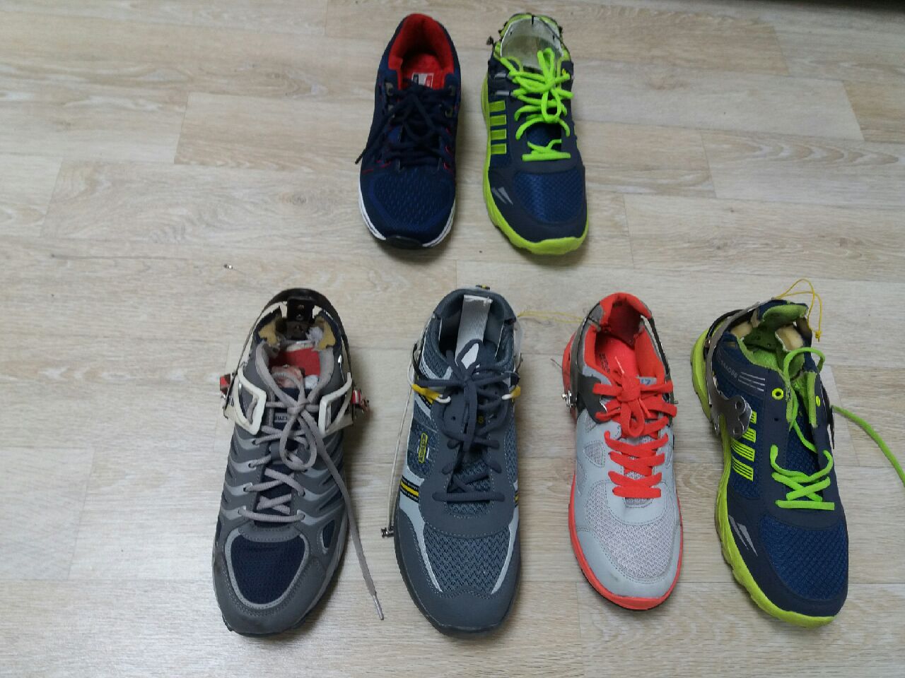 신발끈의 장력조절 기능을 갖는 신발(SHOES FUNCTION TENSION OF THE SHOELACE)