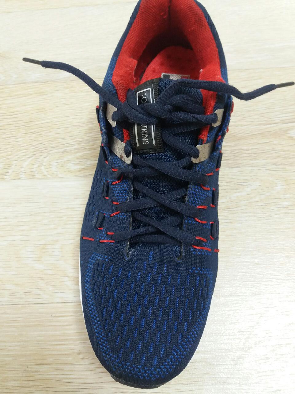 신발끈의 장력조절 기능을 갖는 신발(SHOES FUNCTION TENSION OF THE SHOELACE)